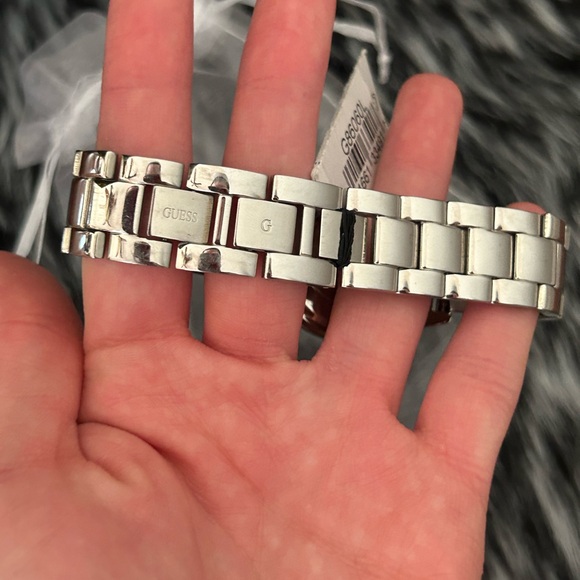GUESS Woman’s Silver Watch - Picture 5 of 6